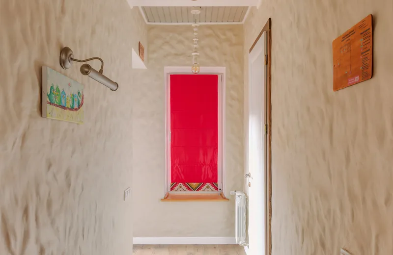 Thick insulated walls in a Jerrni home interior